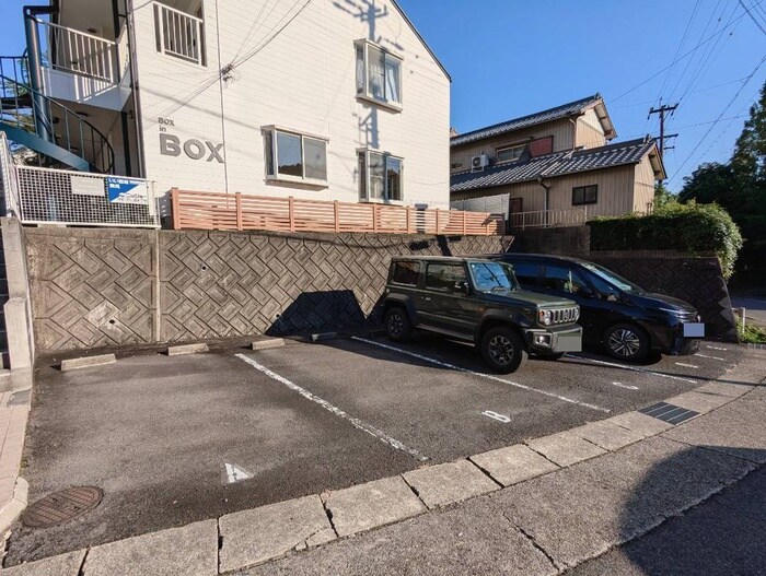 物件外観写真3　(駐車場)