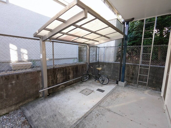 物件外観写真4　(駐輪場)