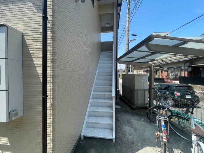 物件外観写真4　(エントランス部分)