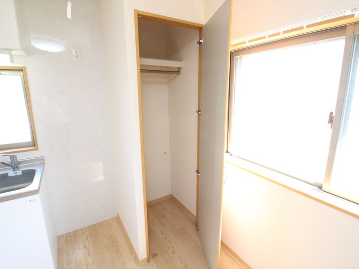 物件内観写真13　(収納)