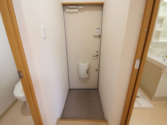 物件内観写真16　(玄関)