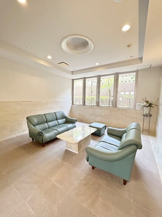 物件外観写真4　(エントランス部分)