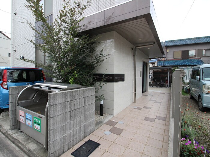 物件外観写真3　(エントランス部分)