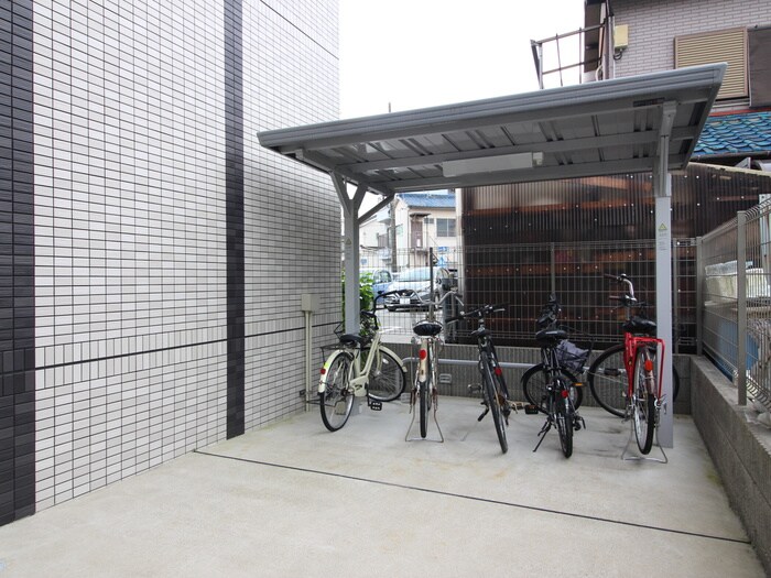 物件外観写真4　(駐輪場)