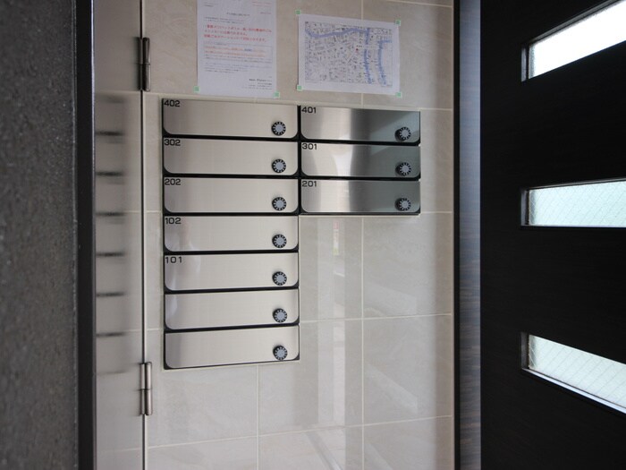 物件外観写真5　(エントランス部分)