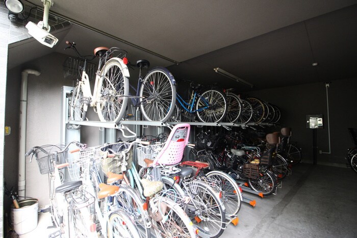 物件外観写真5　(駐輪場)