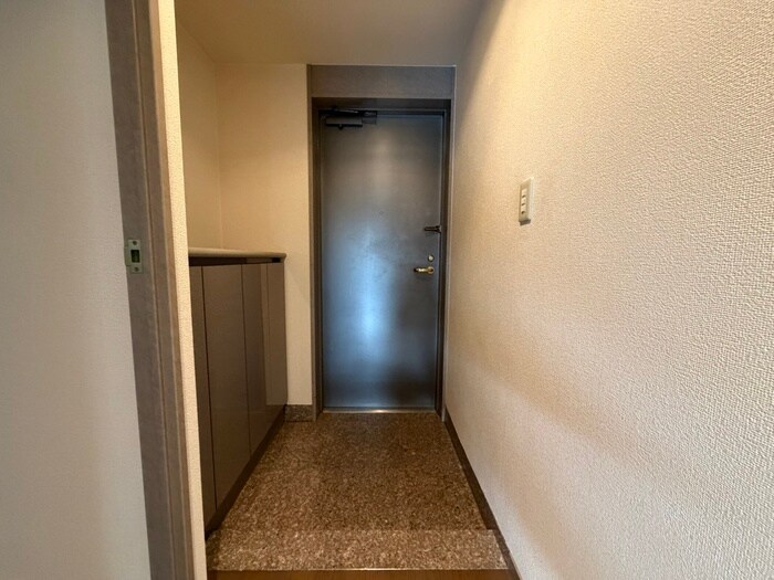 物件内観写真18　(玄関)