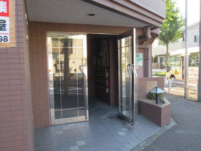 物件外観写真2　(エントランス部分)