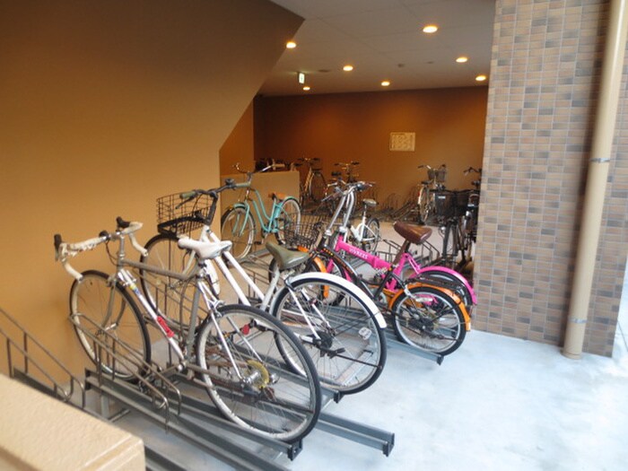 物件外観写真2　(駐輪場)