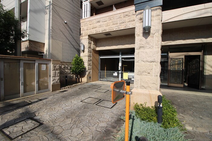 物件外観写真3　(駐車場)