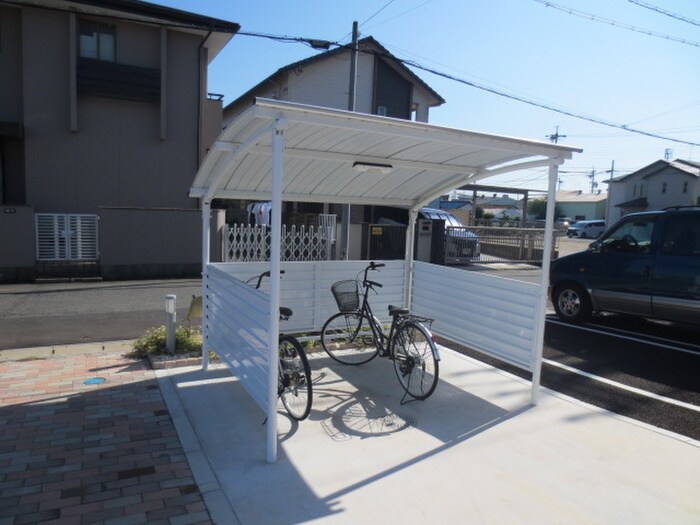 物件外観写真3　(駐輪場)