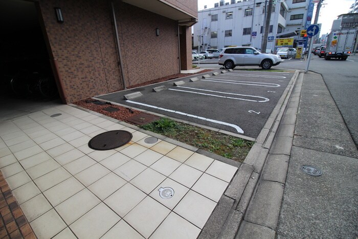 物件外観写真2　(駐車場)