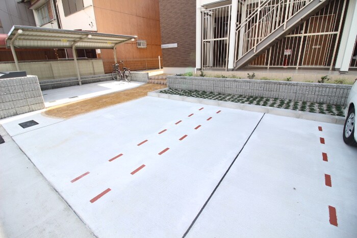 物件外観写真5　(駐車場)