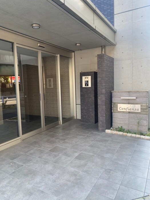 物件外観写真4　(エントランス部分)