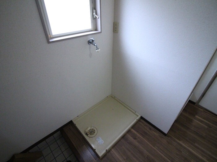 物件内観写真17　(洗濯機置場)