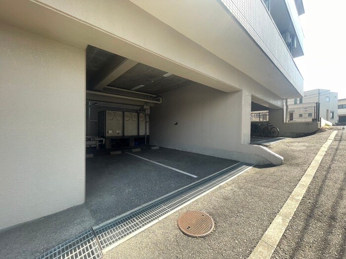 物件外観写真2　(駐車場)