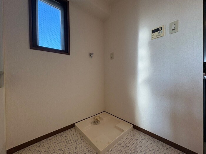 物件内観写真14　(洗濯機置場)