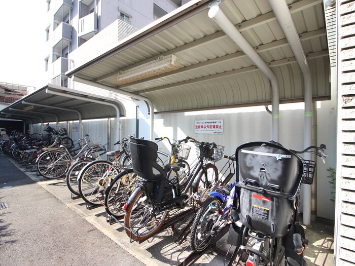 物件外観写真3　(駐輪場)