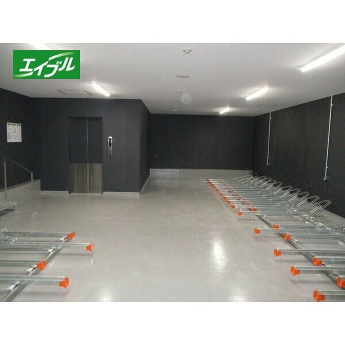 物件外観写真3　(駐輪場)