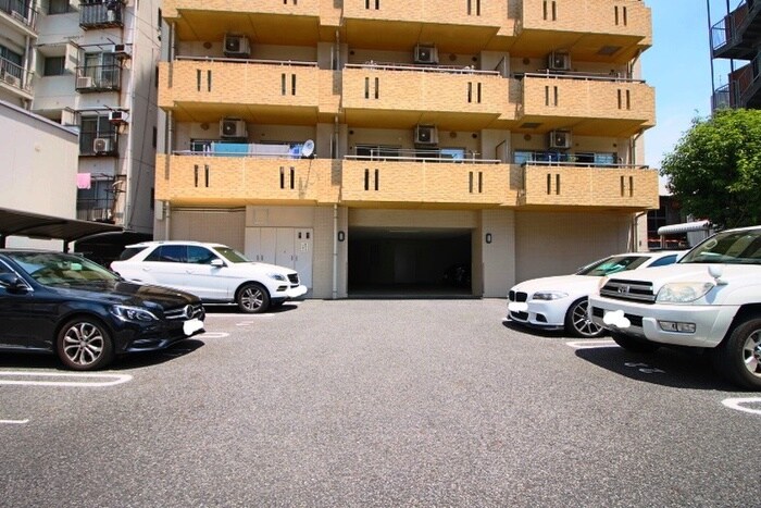 物件外観写真4　(駐車場)