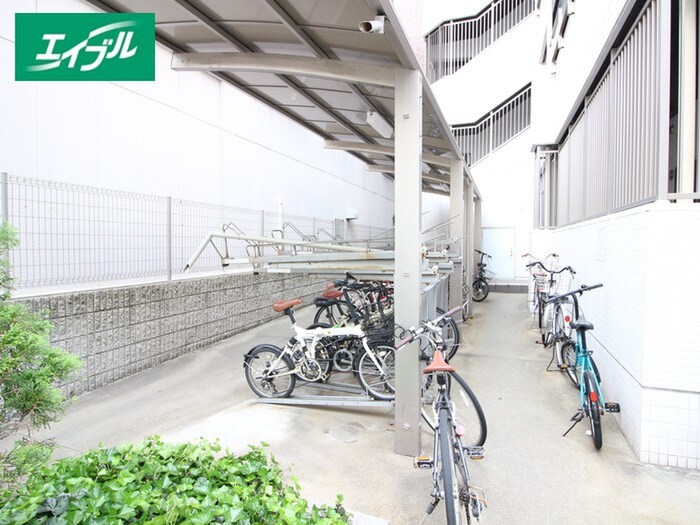 物件外観写真2　(駐輪場)