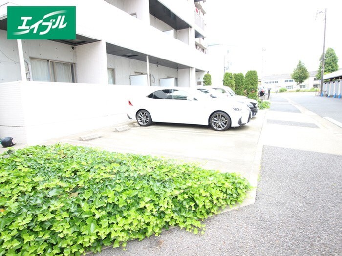 物件外観写真3　(駐車場)