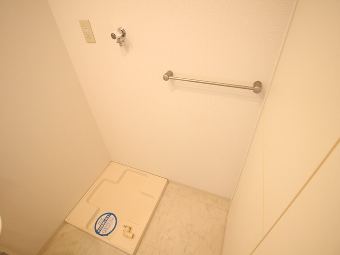 物件内観写真13　(洗濯機置場)