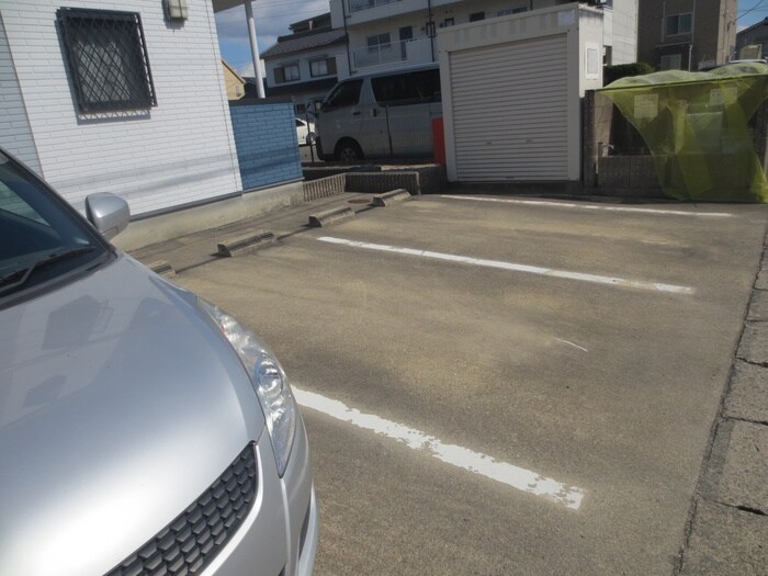 物件外観写真6　(駐車場)