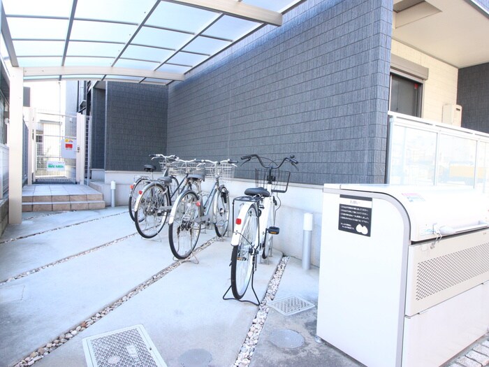 物件外観写真5　(駐輪場)