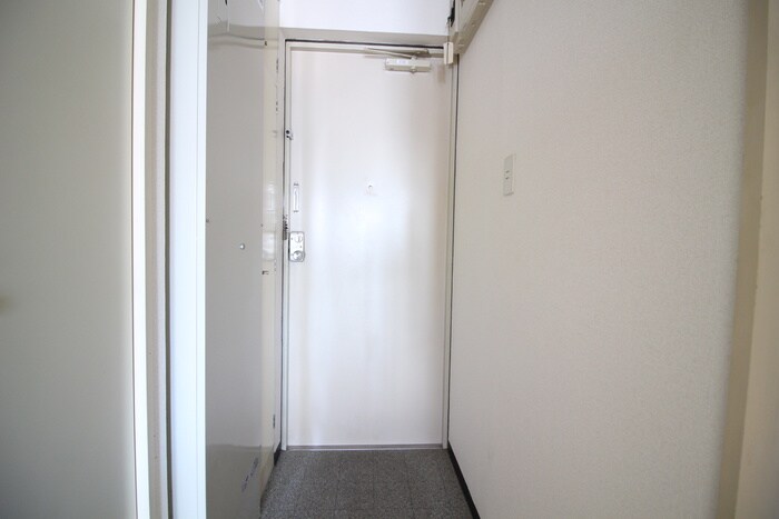 物件内観写真7　(玄関)