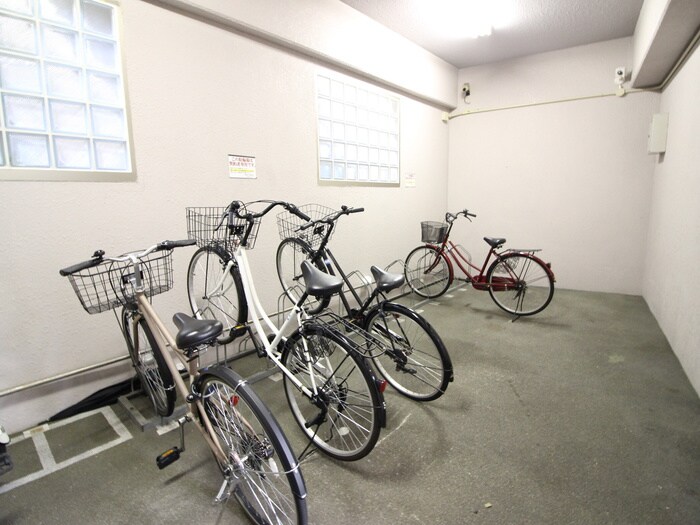 物件外観写真5　(駐輪場)