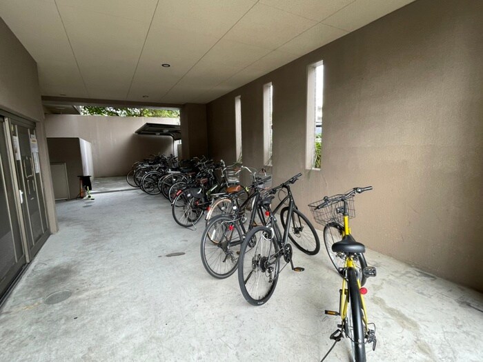 物件外観写真5　(駐輪場)