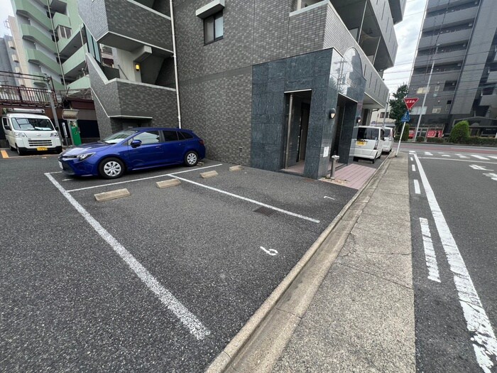 物件外観写真3　(駐車場)