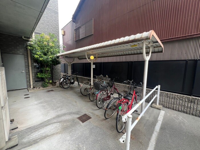 物件外観写真4　(駐輪場)