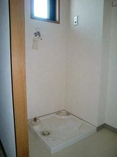 物件内観写真13　(洗濯機置場)