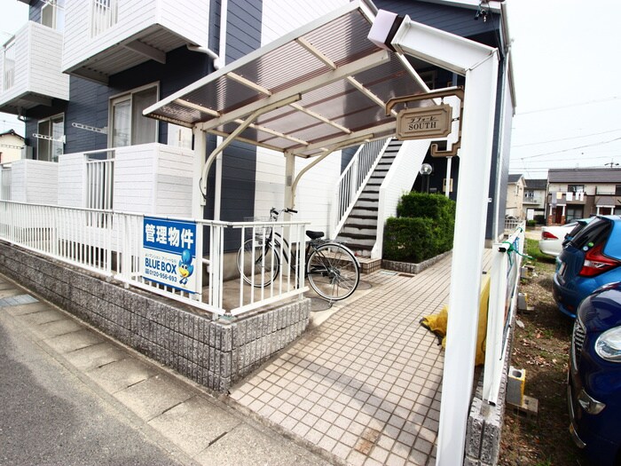 物件外観写真6　(エントランス部分)