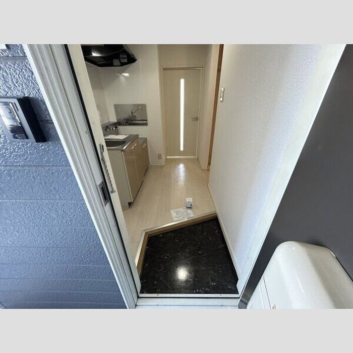 物件内観写真11　(玄関)