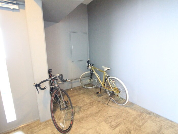 物件外観写真5　(駐輪場)