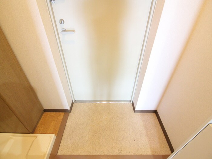 物件内観写真16　(玄関)