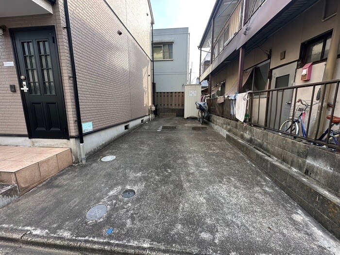 物件外観写真3　(駐車場)