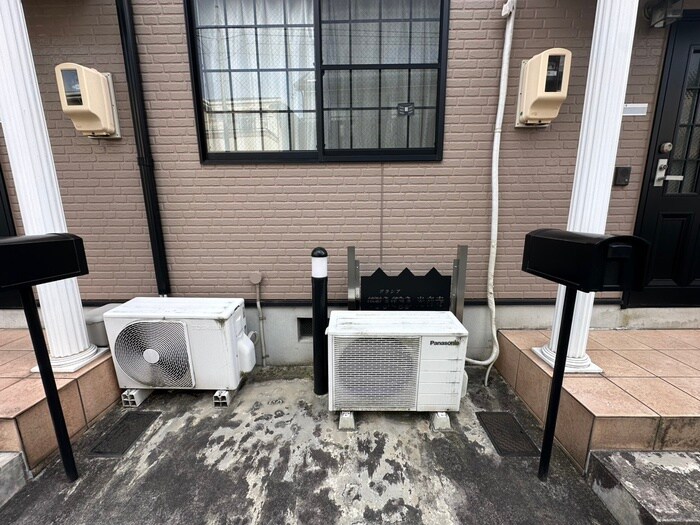 物件外観写真4　(エントランス部分)