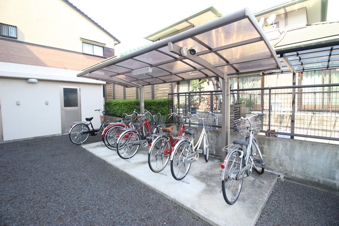 物件外観写真4　(駐輪場)
