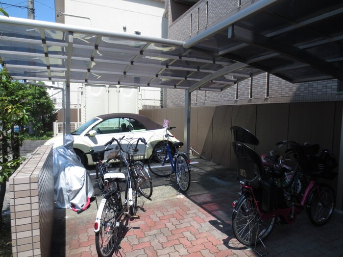 物件外観写真5　(駐輪場)