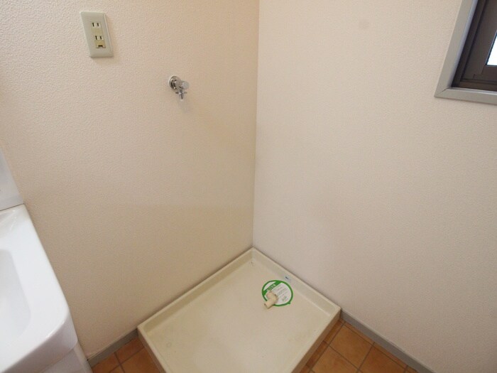 物件内観写真15　(洗濯機置場)