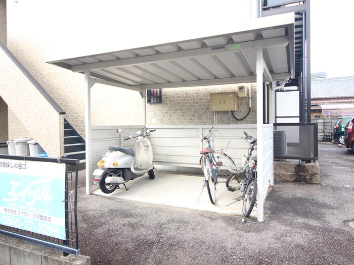 物件外観写真6　(駐輪場)