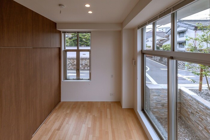 物件内観写真8　(室内からの展望)