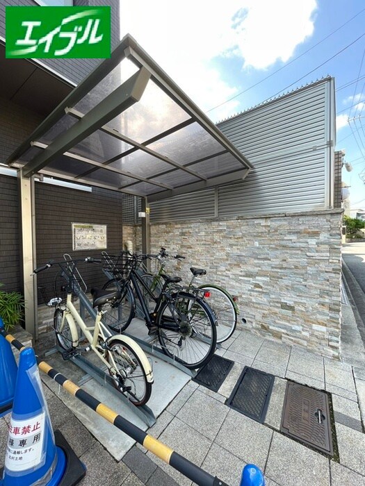 物件外観写真6　(駐輪場)