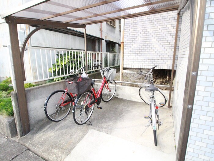 物件外観写真3　(駐輪場)
