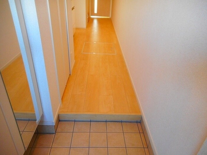 物件内観写真13　(玄関)