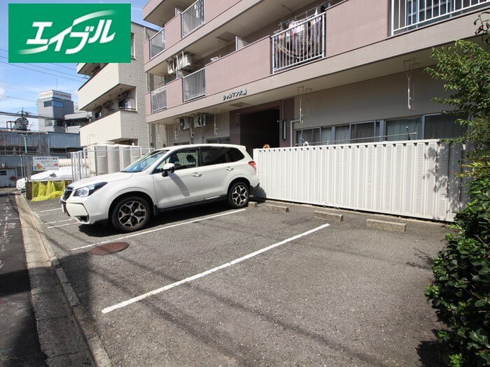 物件外観写真2　(駐車場)